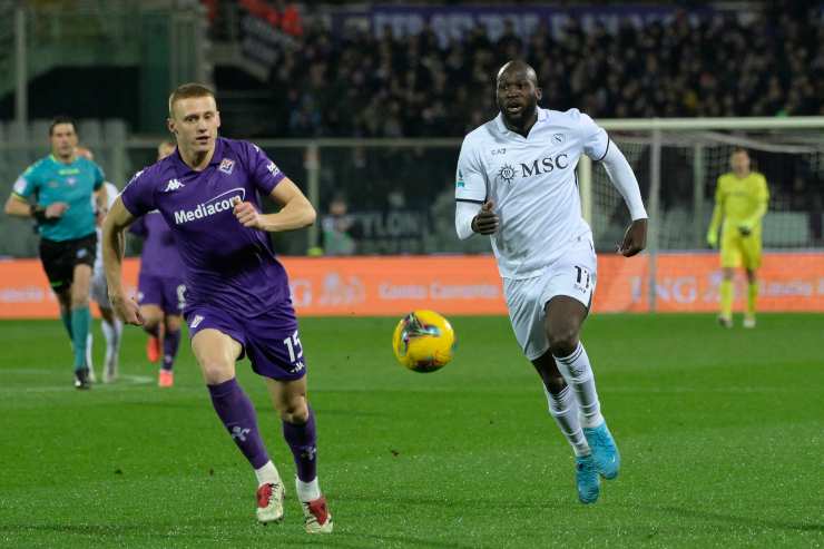 Comuzzo e Lukaku durante la partita
