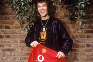 Ian Brown con una maglia dello United