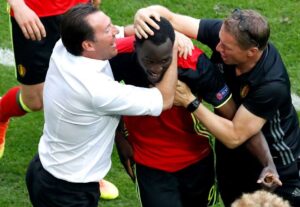 Lukaku e Wilmots festeggiano