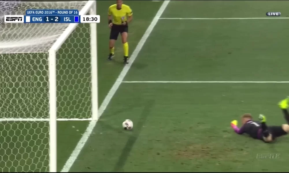 La calma di Joe Hart con il raccattapalle