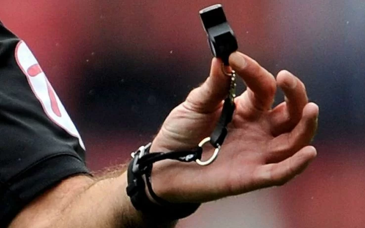 L’ALTRA FACCIA DEL CALCIO – Il mestiere dell’arbitro