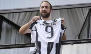 higuain.juventus.2016.17.balcone.750x450