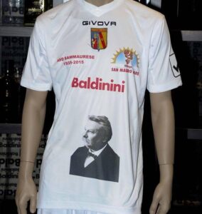 Una maglia celebrativa della Sammaurese con "Giovanni"