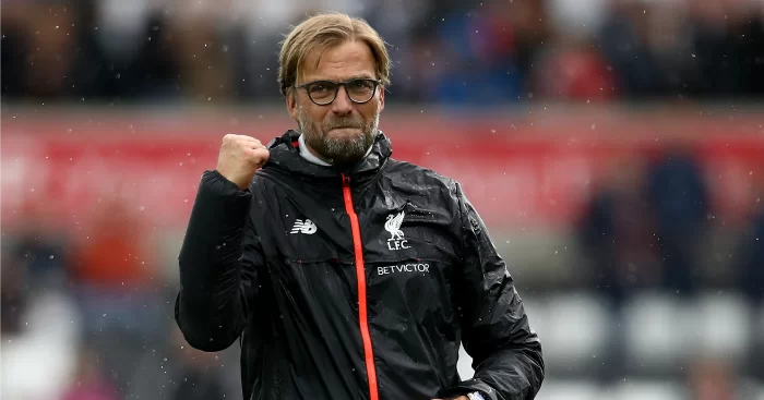 Tackle duro e vincente a centrocampo, la reazione di Jürgen Klopp è straordinaria