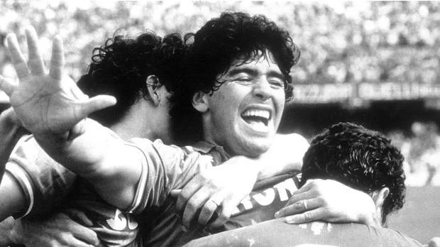 Maradona, riaperti i social: le figlie: “Un posto dove tutti possano ricordarti”