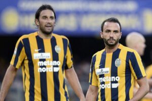 Toni e Pazzini con la maglia del Verona