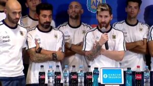 Messi mentre dichiara il silenzio stampa