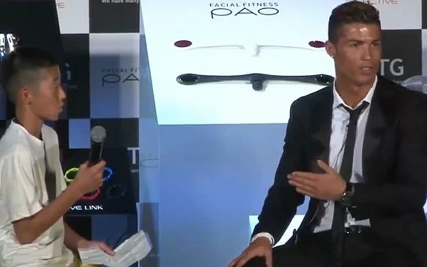 Cristiano Ronaldo difende il bambino giapponese