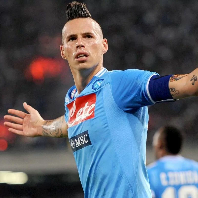 Tifoso ad Hamsik: “Hai gli occhiali della Juve”