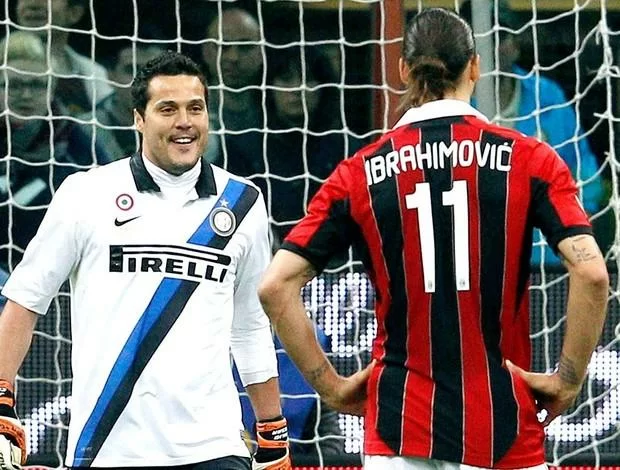 Ibrahimovic sta per calciare, Julio Cesar lo deconcentra: momento EPICO!