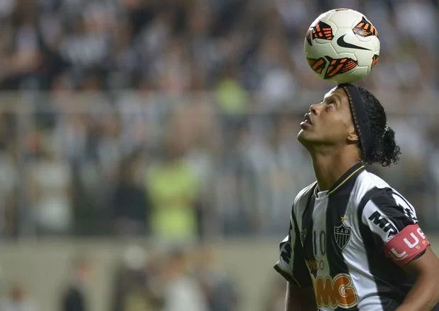Ronaldinho: 37 anni passati tra numeri e magie
