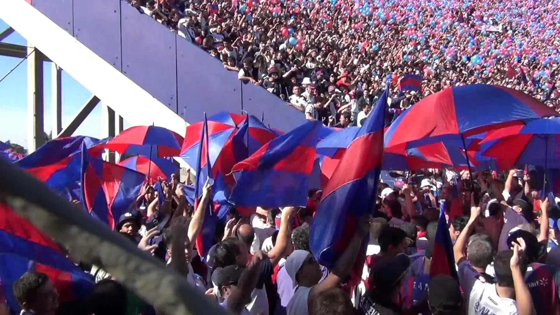 TIFOSERIA UNICA! I supporters del San Lorenzo cantano “Despacito”