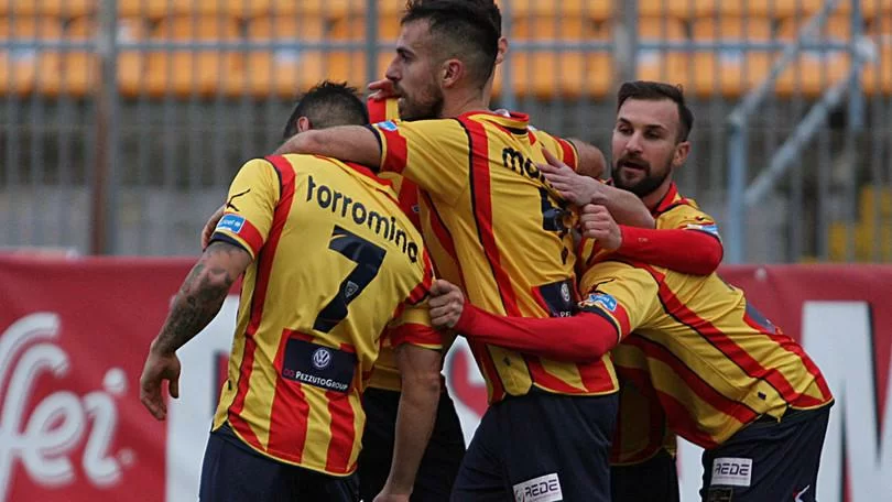 Lecce, rottura con un calciatore. Il Cagliari è alle porte