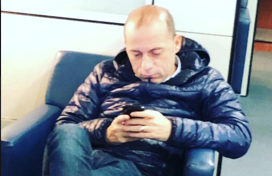 Incredibile, Cakir ammette ad un tifoso in aeroporto: “Non mi hanno fatto rivedere il rigore per la Roma!”