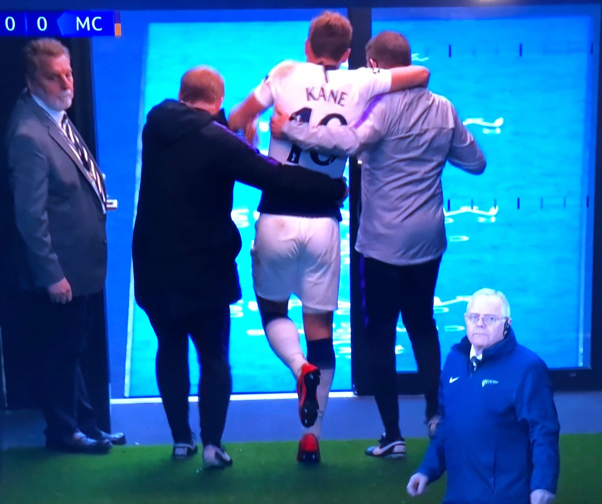 Tottenham, infortunio Kane: lesione ai legamenti della caviglia. Si teme per il prosieguo della stagione
