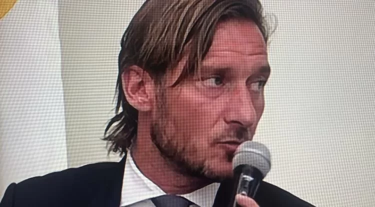 Totti: “Hanno voluto togliere i romani dalla Roma. A Trigoria non si decide nulla, con De Rossi si sono comportati come con me”