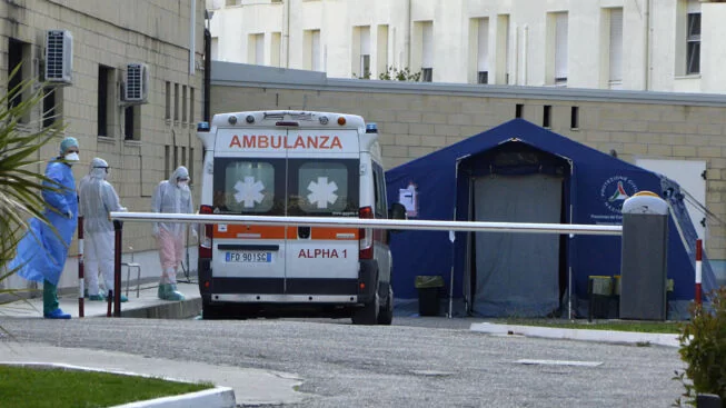 Coronavirus, 300 dipendenti in malattia a Crotone: “È una vergogna”