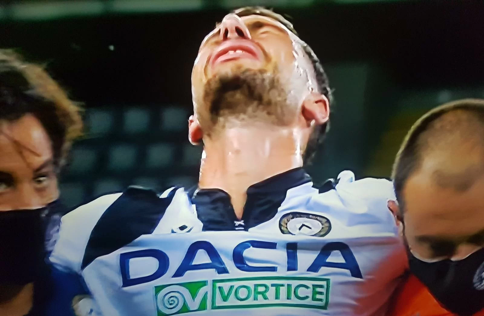 Infortunio per Mandragora: il centrocampista dell’Udinese esce in lacrime dal campo