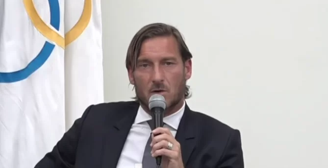 Totti positivo al Coronavirus: febbre alta e sintomi