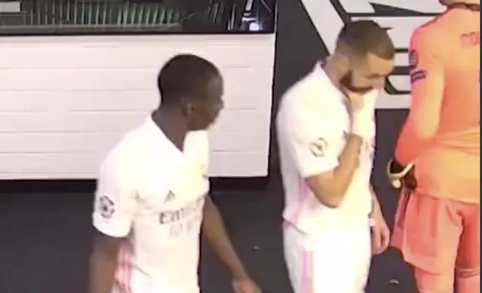 Assurdo al Real Madrid, Benzema a Mendy: “Non passarla a Vinicius ti prego, sta giocando contro di noi!”