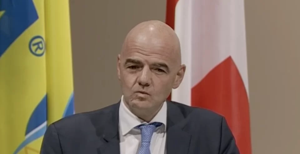 FIFA, Infantino: “Non possiamo andare contro le decisioni dei governi sugli spostamenti per le nazionali”