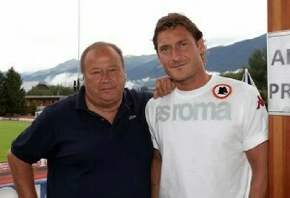 Lutto per Totti, è scomparso il papà Enzo: deceduto dopo aver contratto il Covid