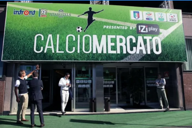 UFFICIALE – Calciomercato, cambia la regola: i calciatori potranno giocare con tre squadre diverse nell’arco della stagione