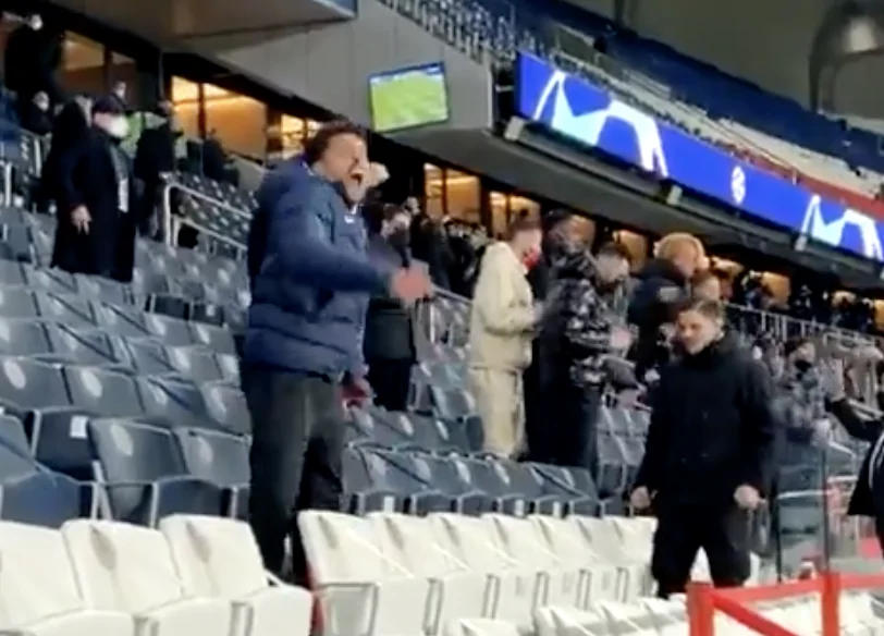 VIDEO – Il PSG elimina il Bayern, Marquinhos non trattiene la gioia in tribuna: esultanza furiosa!
