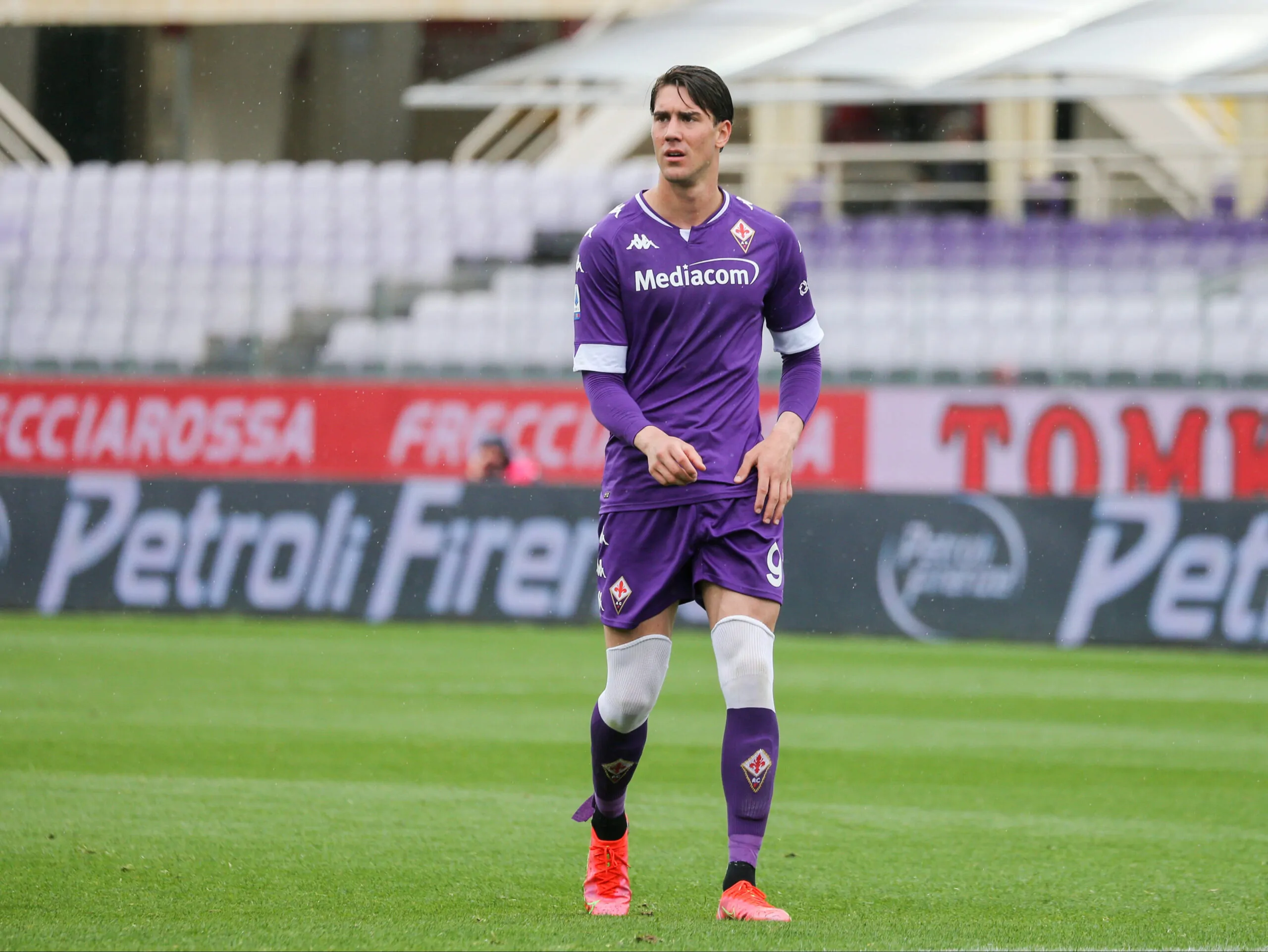 Fiorentina, si fa muro per Vlahovic: la Viola fissa il prezzo