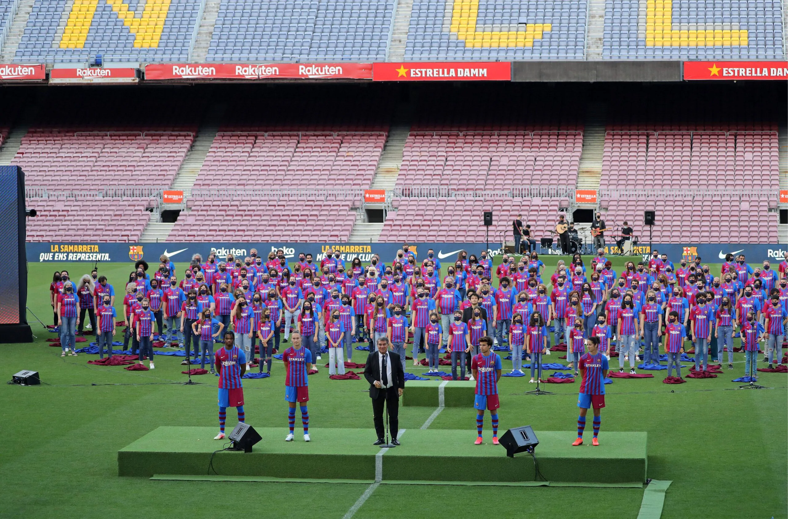 Barcellona, insulti razzisti per un calciatore