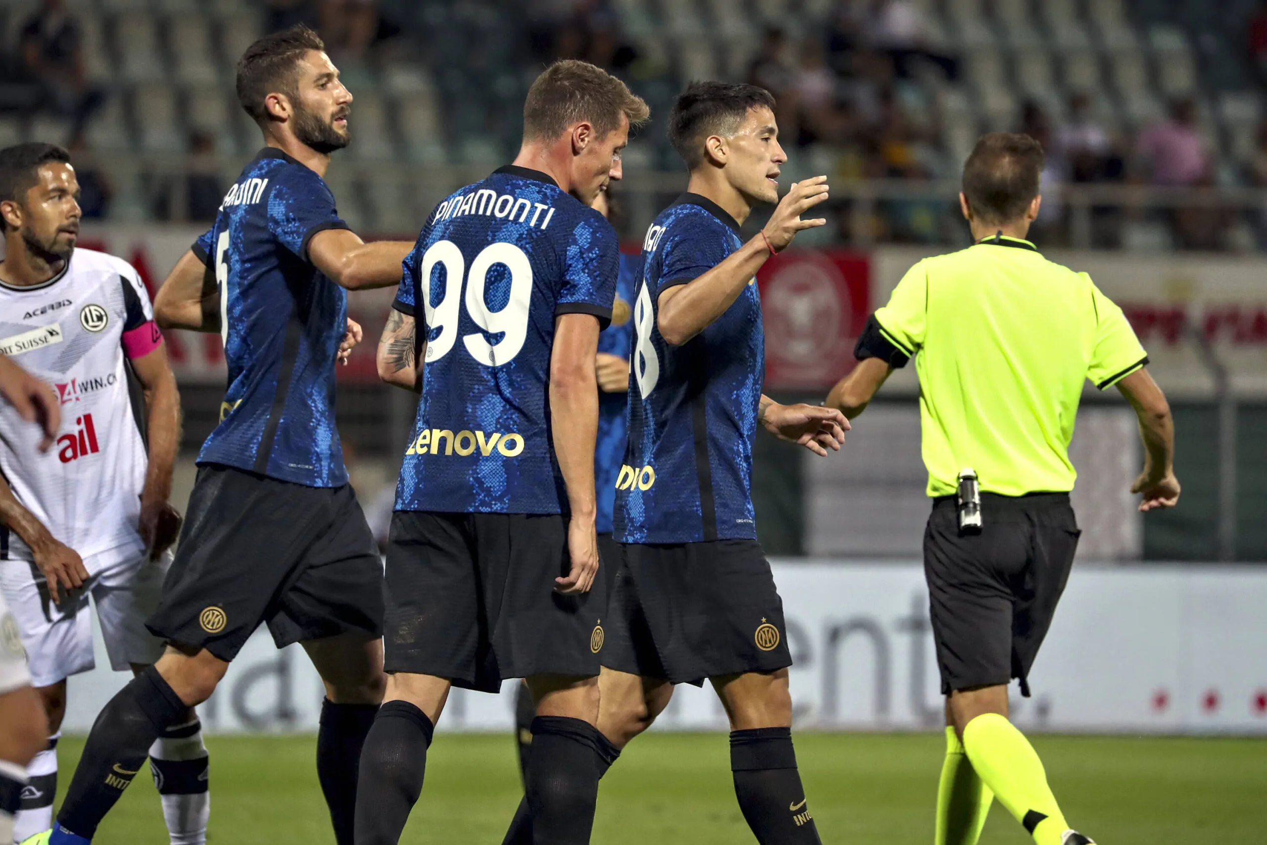 Inter, brutte notizie dall’infermeria: si ferma un centrocampista