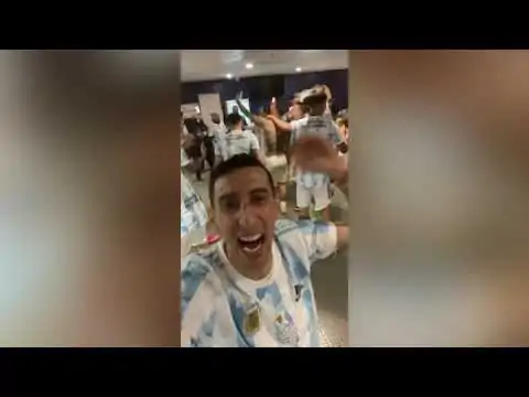 VIDEO | MARADONA es MAS GRANDE que PELÈ: argentini scatenati dopo la vittoria!