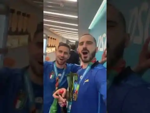 VIDEO | Ascoltate cosa cantano Bonucci e Jorginho negli spogliatoi!