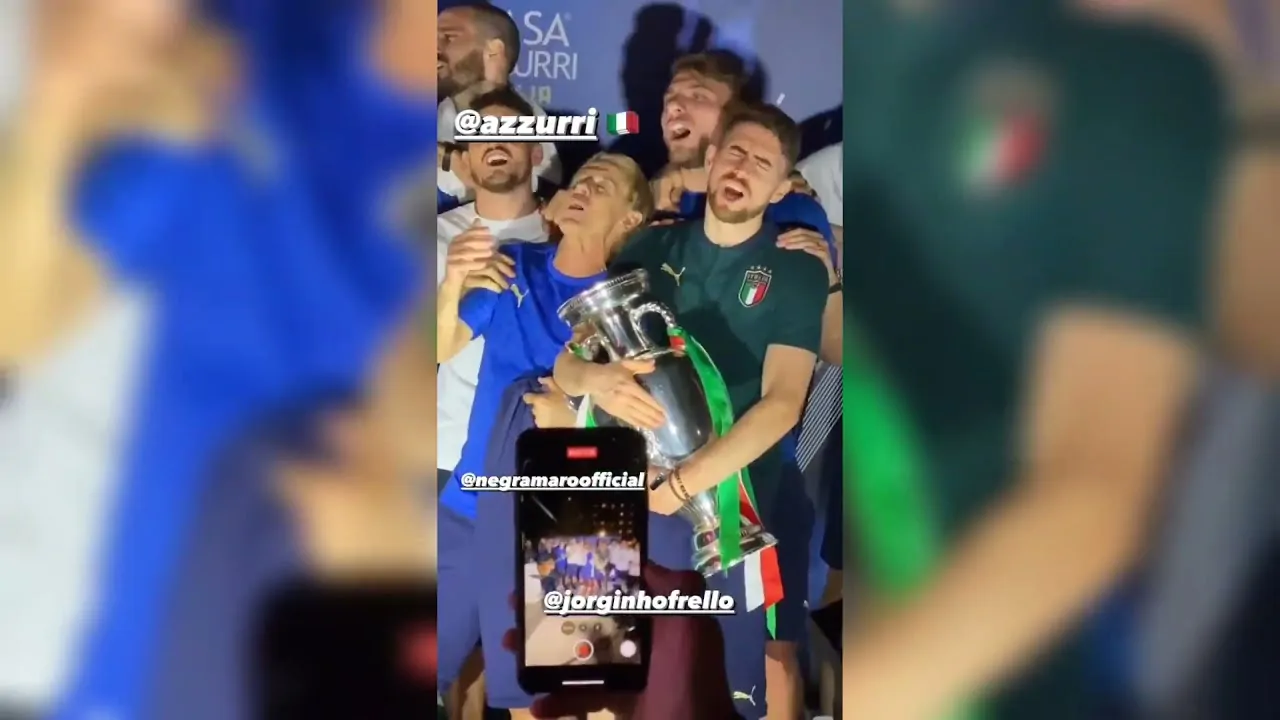 VIDEO | BENNATO e GIULIANO SANGIORGI festeggiano insieme alla NAZIONALE