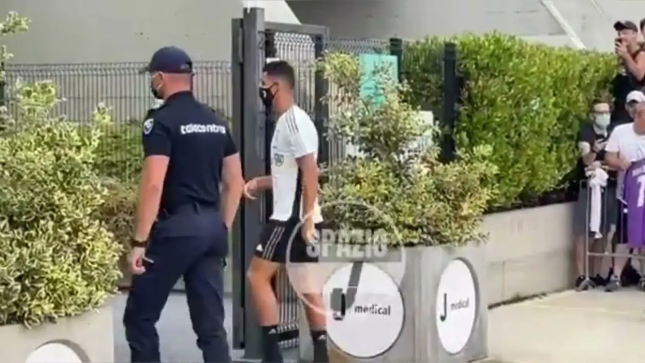 VIDEO | Cristiano RONALDO è tornato a TORINO: entusiasmo alla Continassa!