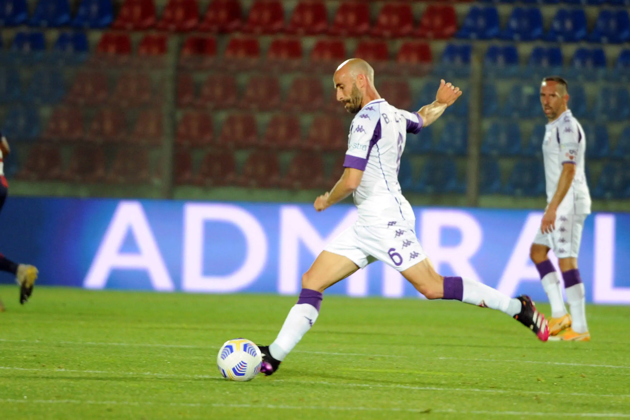 Borja Valero non lascia il calcio: ecco dove giocherà!