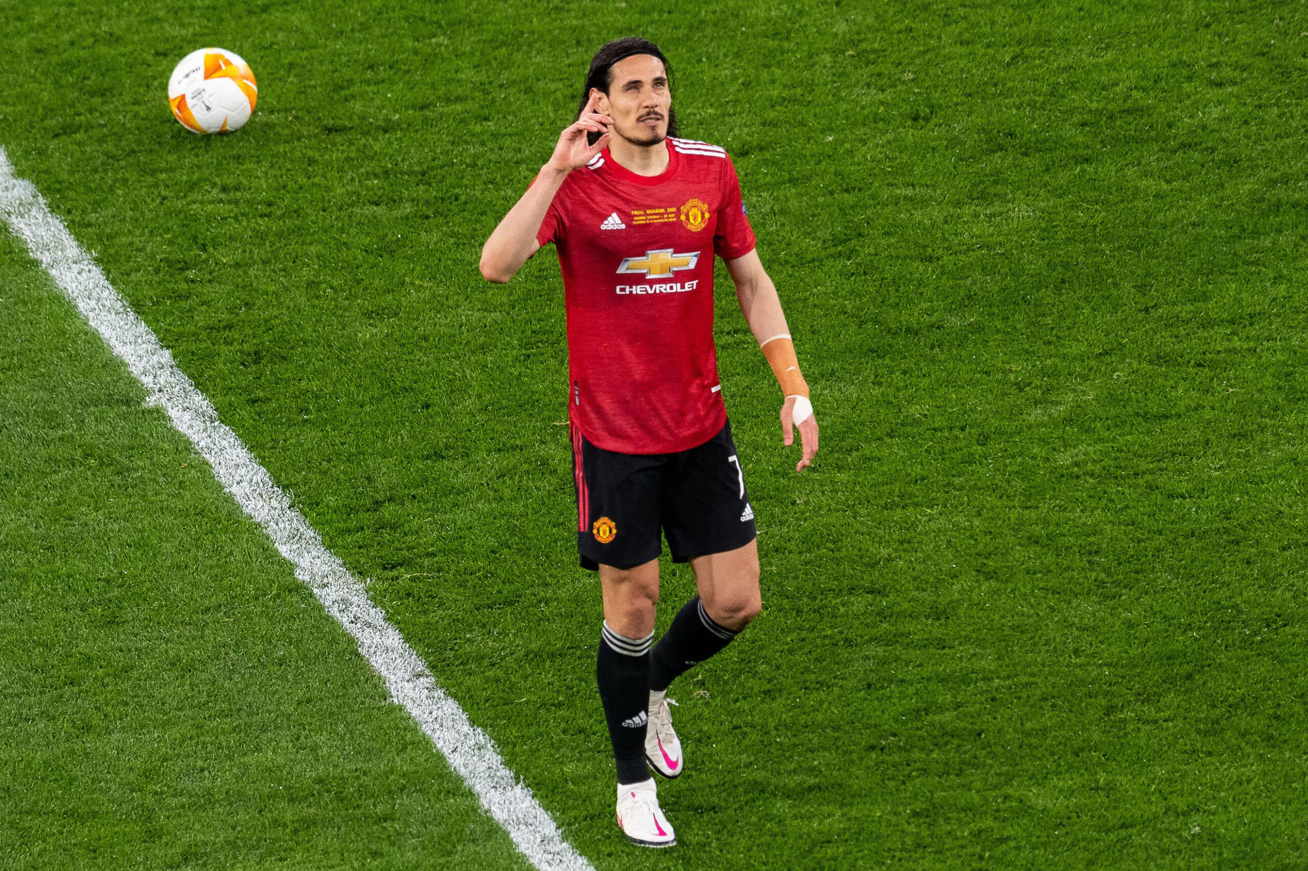 Manchester United, non c’è spazio per Cavani: i red Devils lo propongono ad un top club!