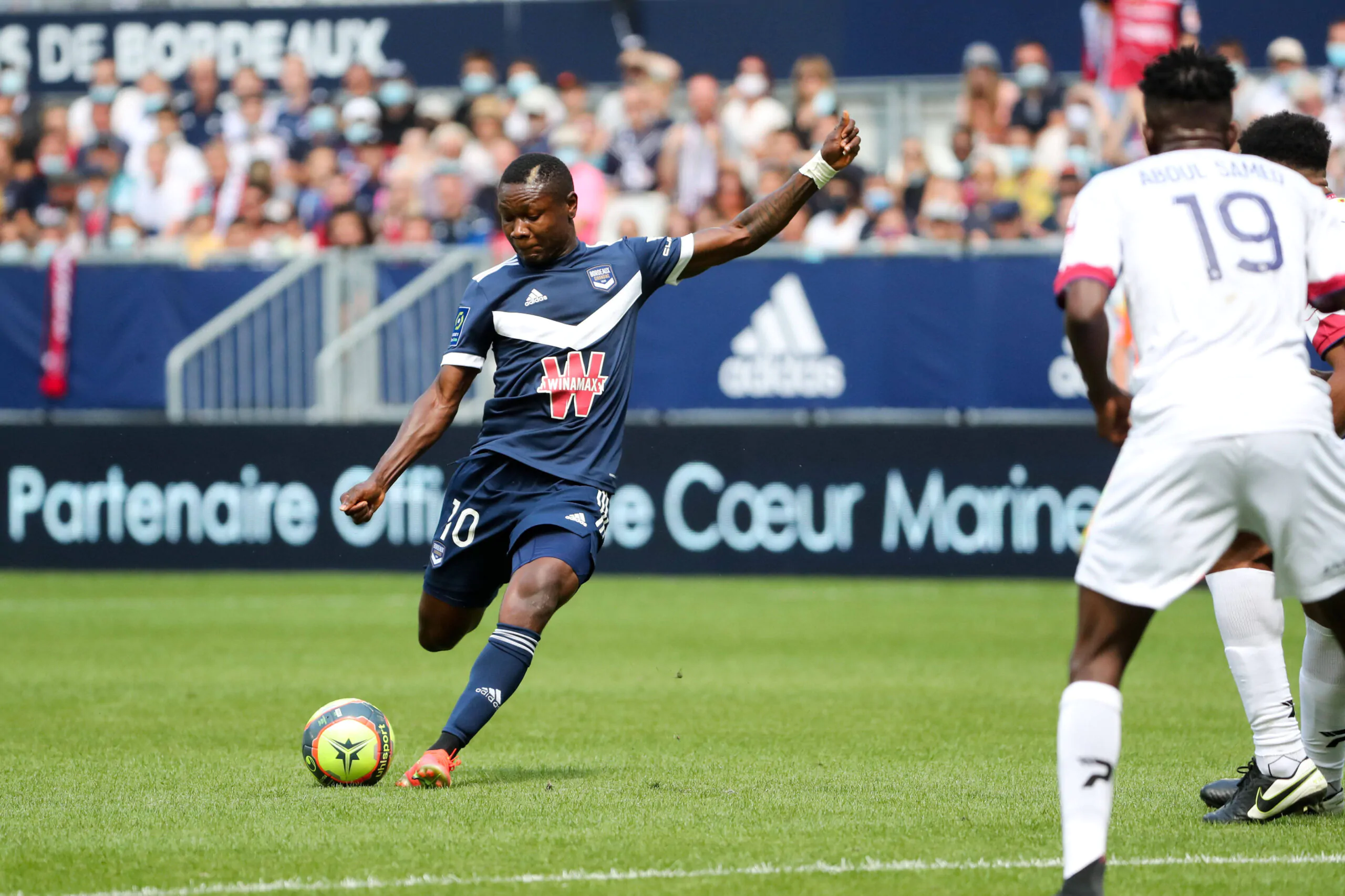 Ligue 1, paura per Kalu durante Marsiglia-Bordeaux: il giocatore si accascia in campo