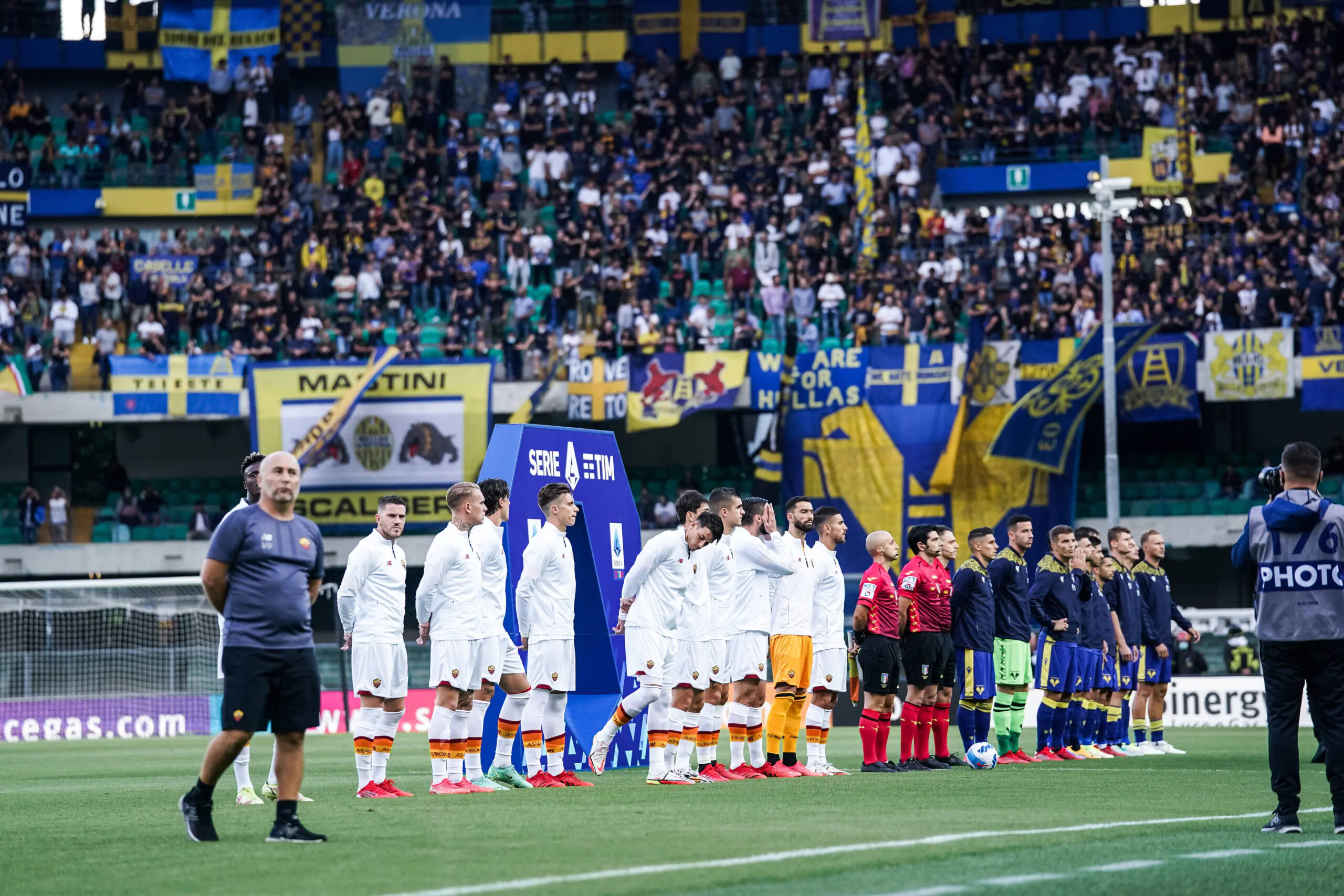 Troppe critiche sui social dopo Verona-Roma: un calciatore elimina i profili social!