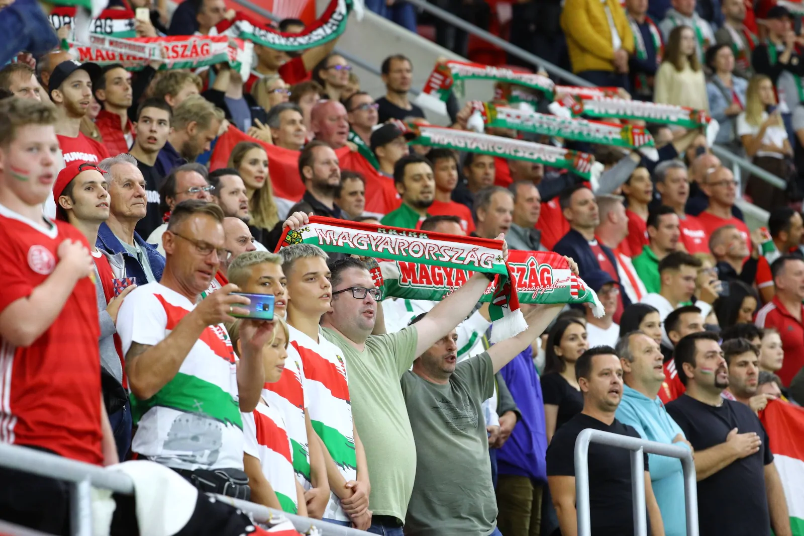 La FIFA apre un’indagine per gli ululati razzisti in Ungheria-Inghilterra