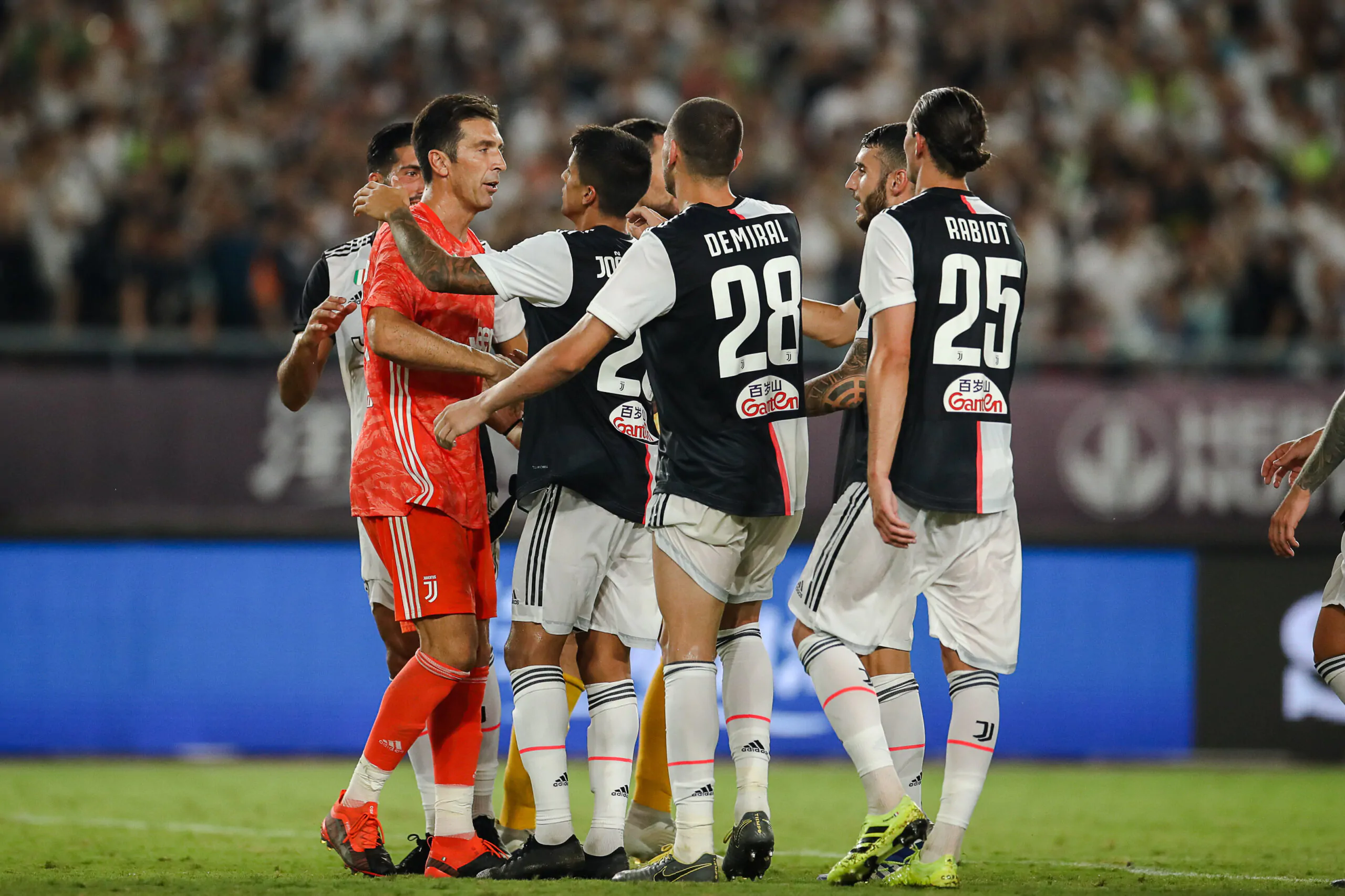 Juventus, si pensa ad un centrocampista in scadenza: il nome