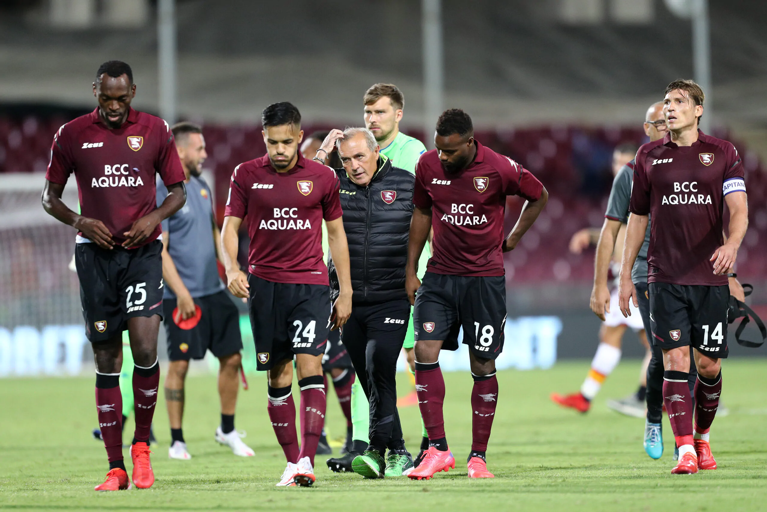 Salernitana, allarme rosso: il faro dell’attacco rischia un lungo stop!