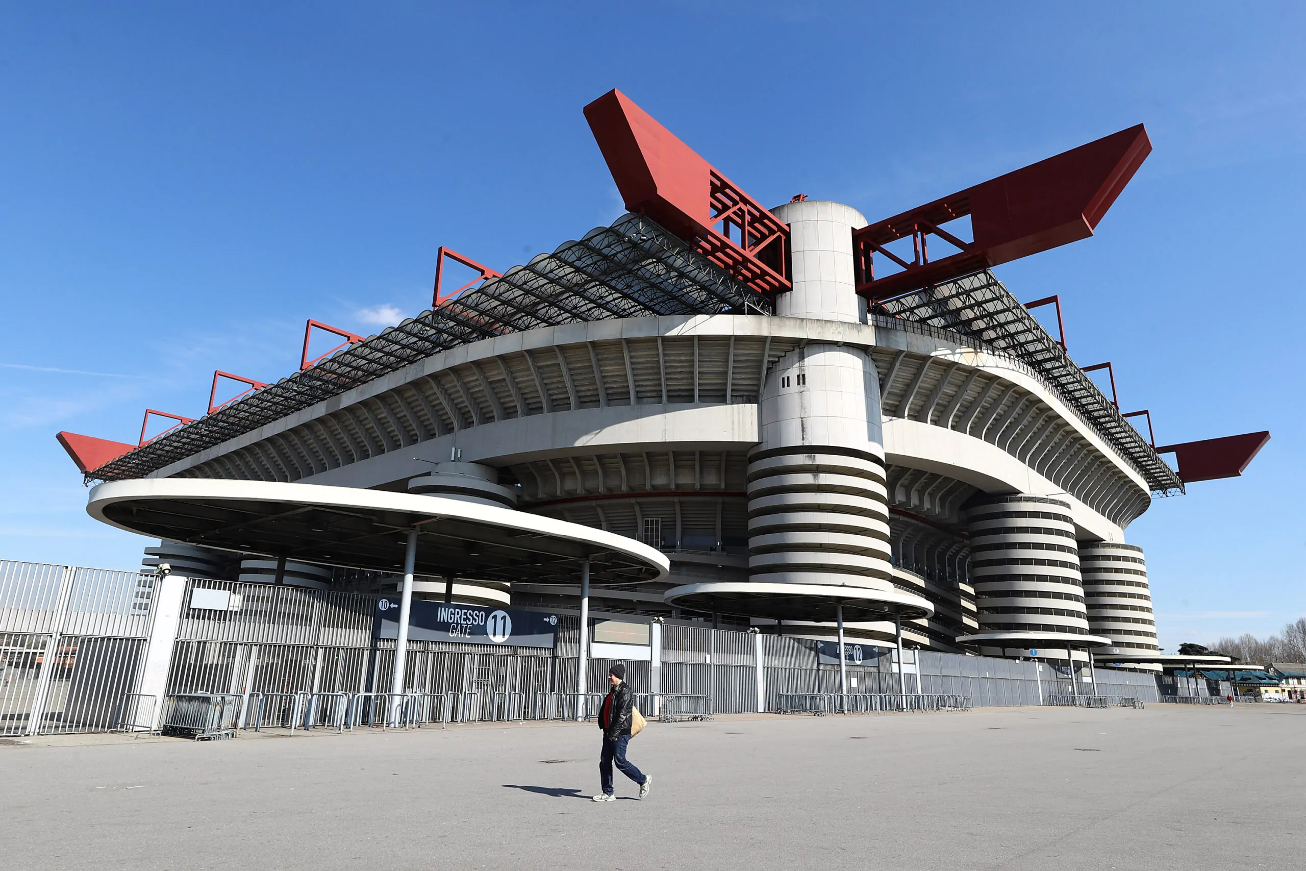Milan-Inter, che scintille in tribuna tra due tifosi illustri! L’accaduto