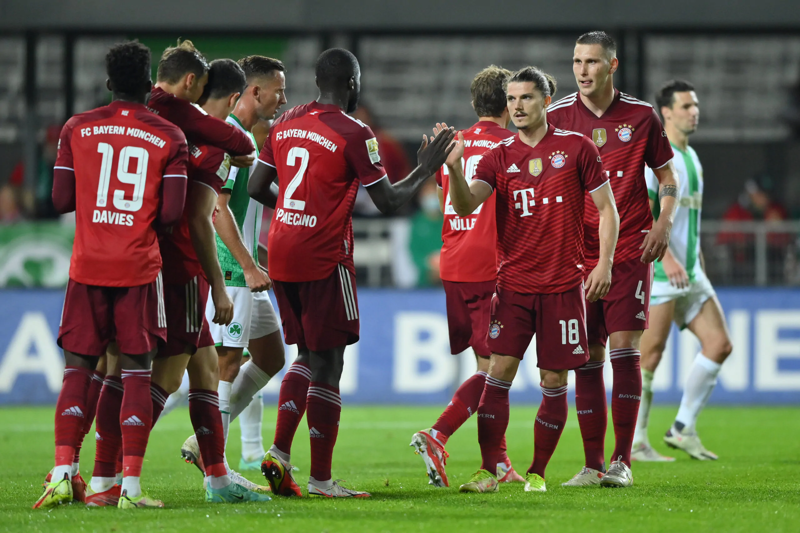 Scoppia il caso no-vax al Bayern Monaco: la decisione del club