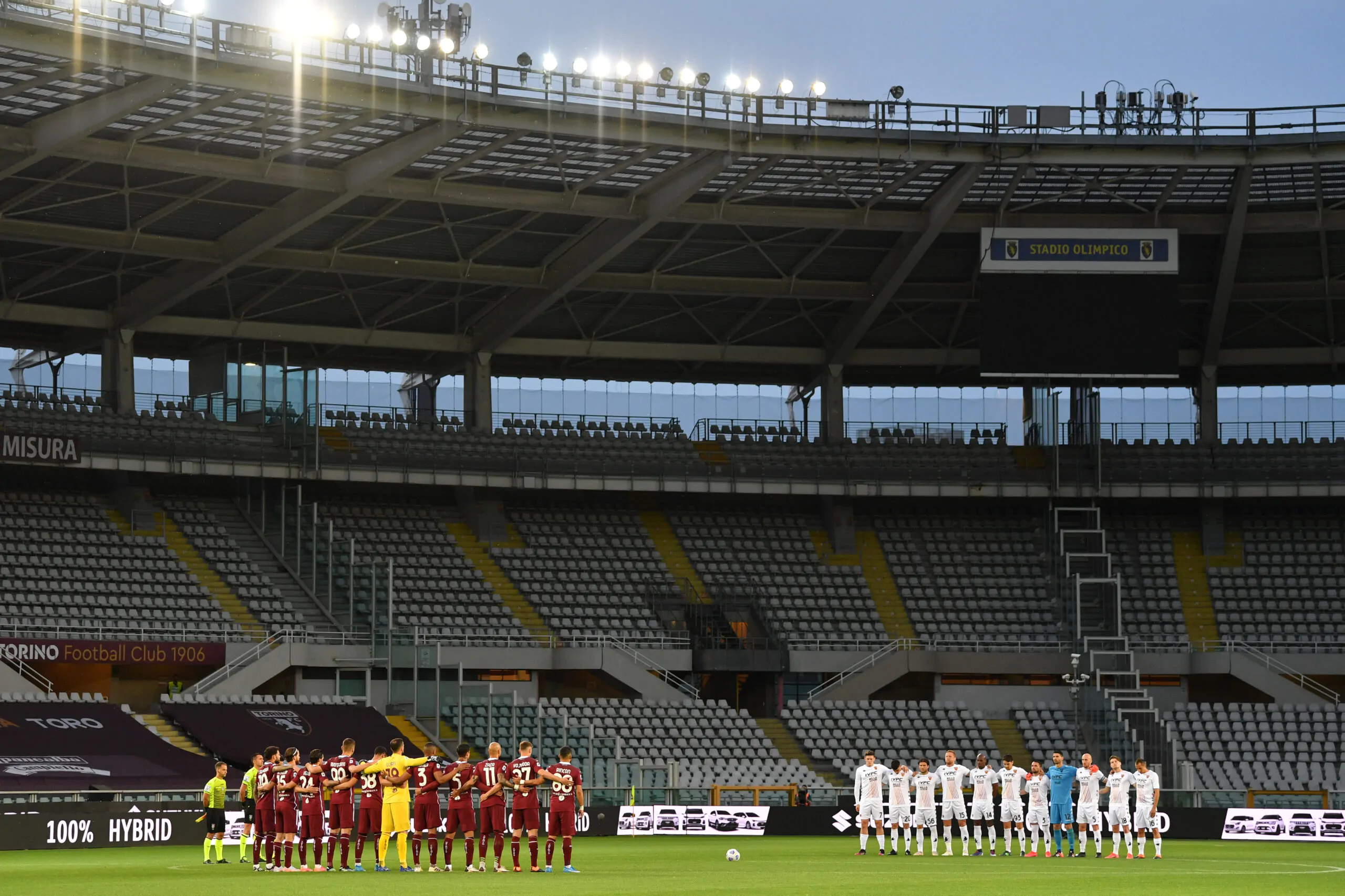Torino-Juventus, scontro tra tifosi bianconeri e polizia: i dettagli