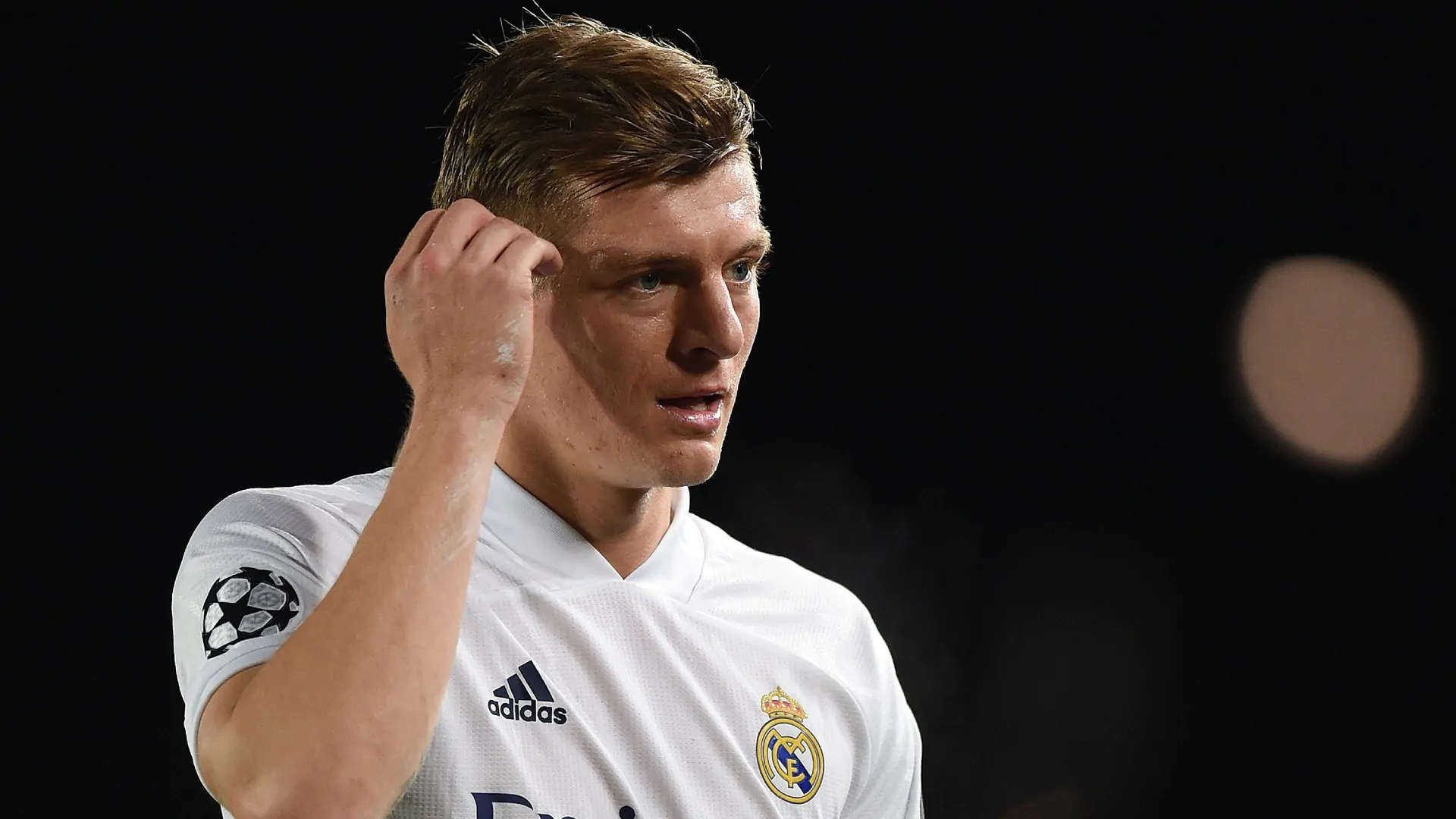 Kroos polemico sul pallone d’oro: “Immeritato, avrebbe dovuto vincerlo lui”