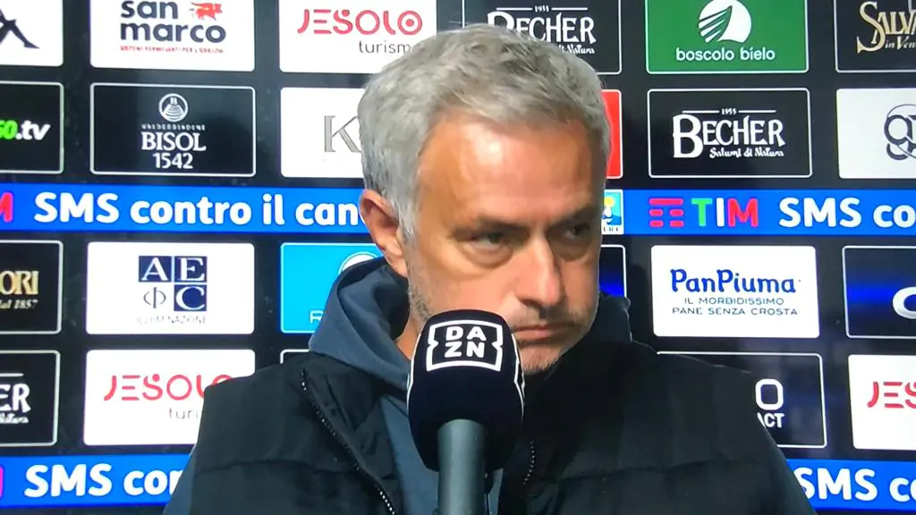 Che attacco di Mourinho: “In panchina abbiamo loro due!”