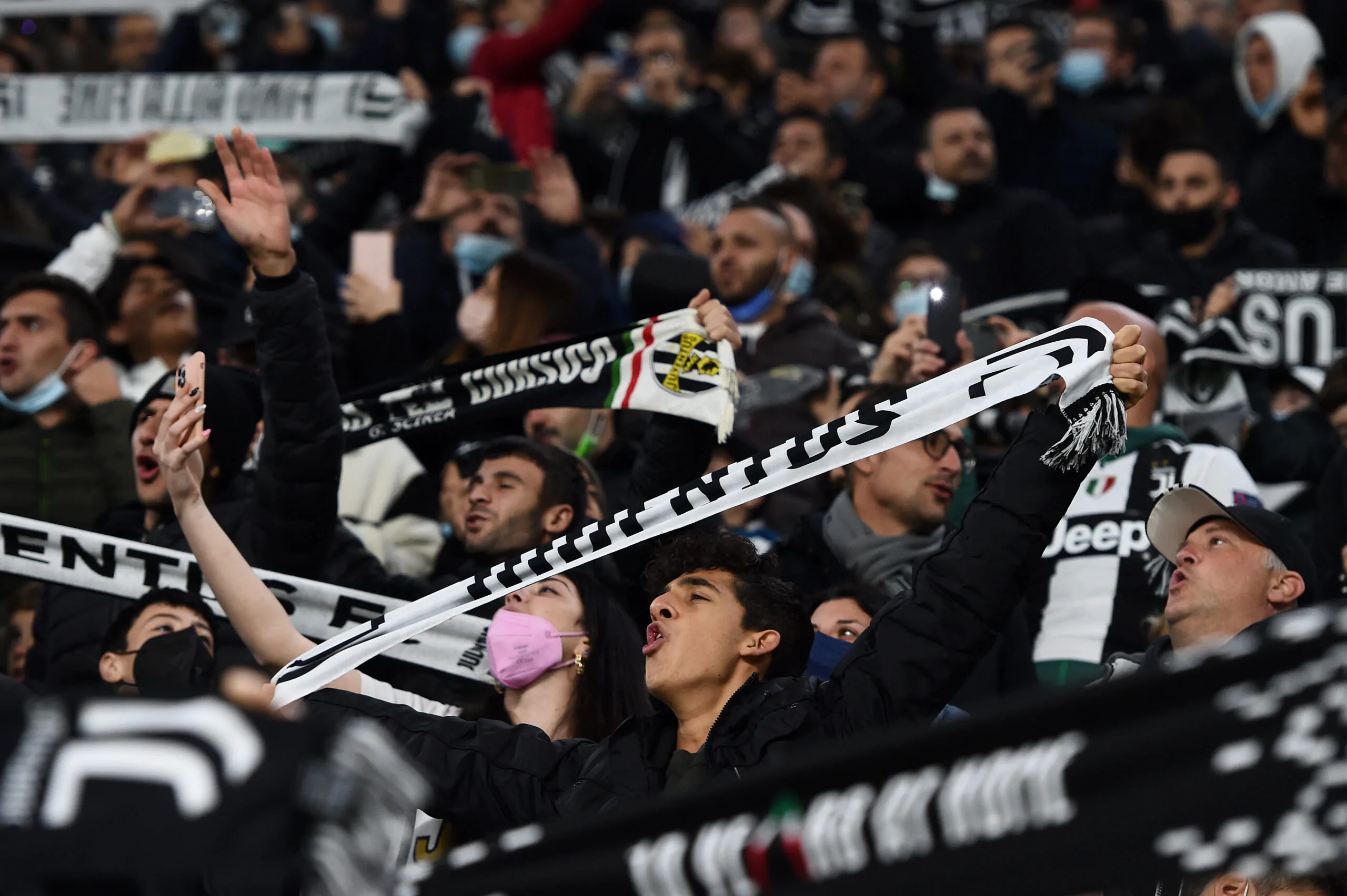 Il noto opinionista critica i tifosi della Juventus: il tweet