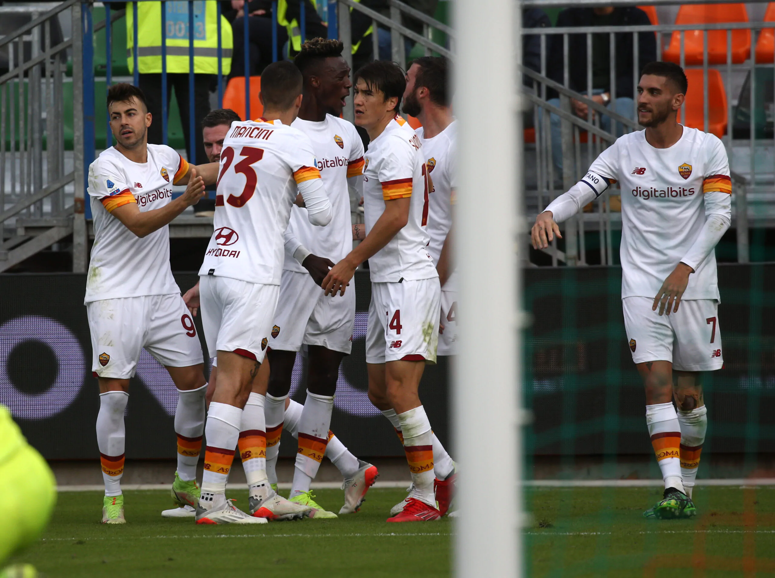 Roma, proposto un difensore dall’Inghilterra: i giallorossi ci pensano