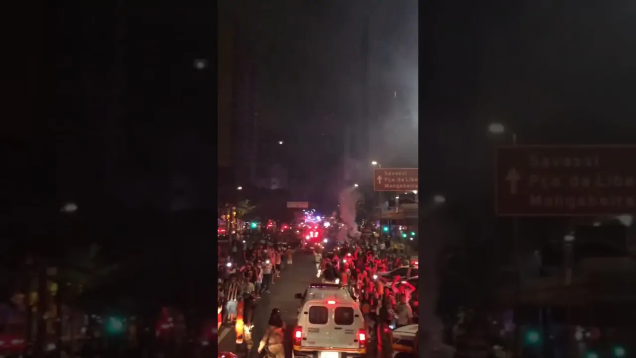 VIDEO | 🚨Un camion dei pompieri per la festa dell’#AtleticoMineiro!😂